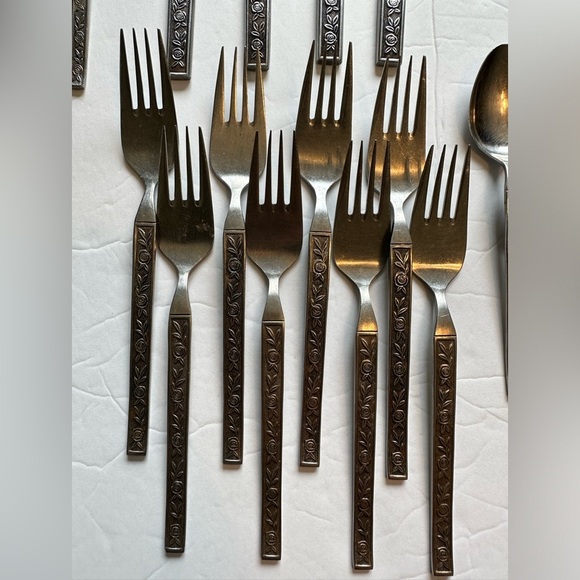 Mexicaly Rose Interpur Japan 40pc Serves 8 Extra 5 Spoons 1 Butter knife Used - Picture 10 of 10